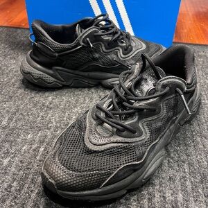 Adidas Ozweego Triple Black Sneakers Mens Size 9.5 EE6999